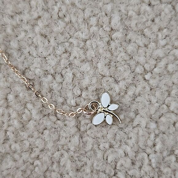 Boutique Bookmark - Golden Metallic Panda with Butterfly Chain- New in gift box - Picture 4 of 7